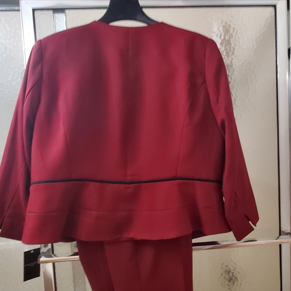 NWT TAHARI ASL 2Piece Beautiful Pant Suit; Sz 16; Long Sleeves; Lined. $85 - Picture 2 of 14